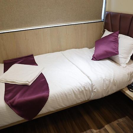 Vishal Hall Hotel Mumbai Ngoại thất bức ảnh