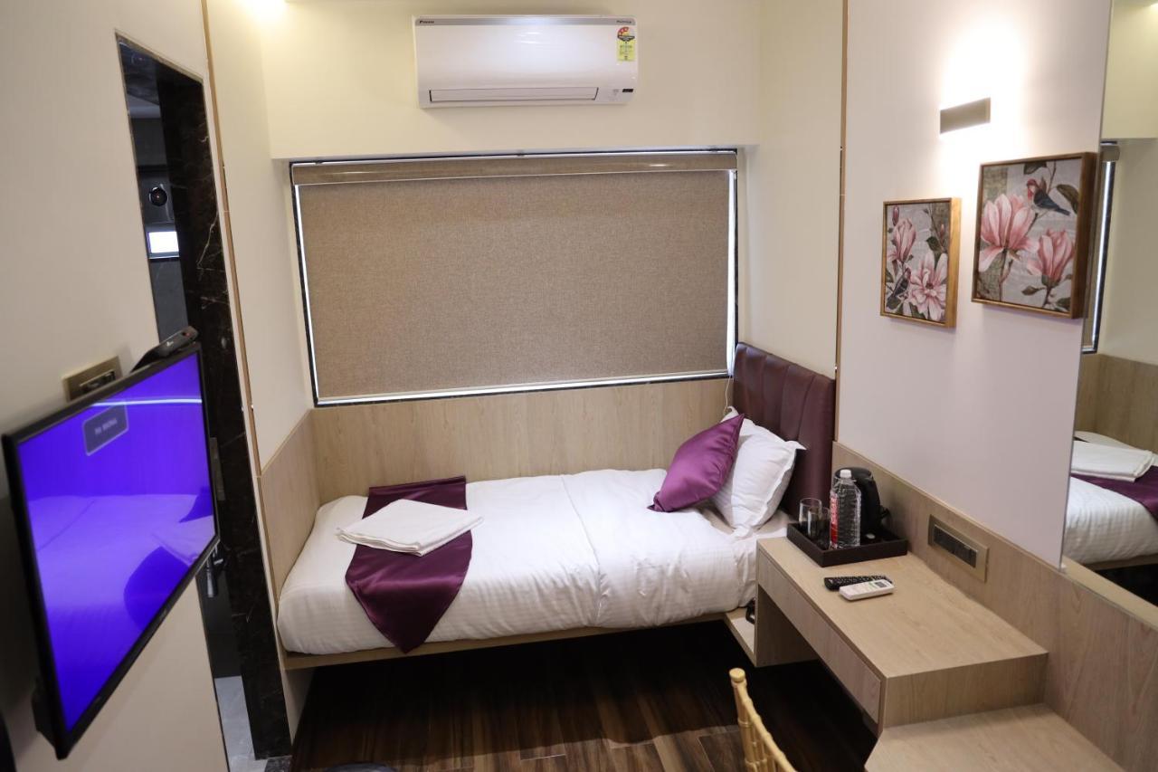 Vishal Hall Hotel Mumbai Ngoại thất bức ảnh