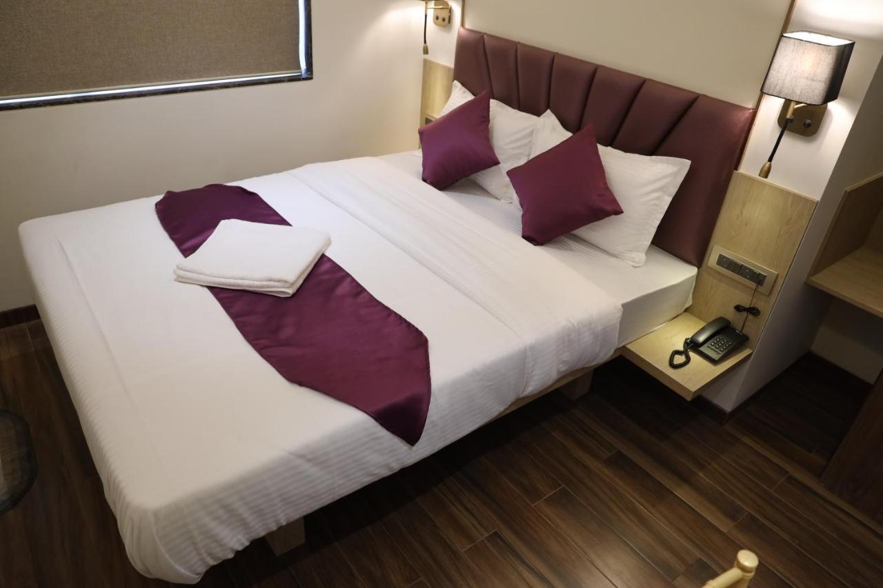 Vishal Hall Hotel Mumbai Ngoại thất bức ảnh