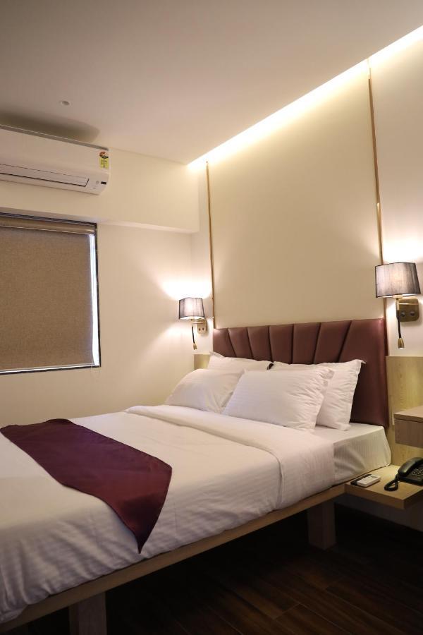 Vishal Hall Hotel Mumbai Ngoại thất bức ảnh