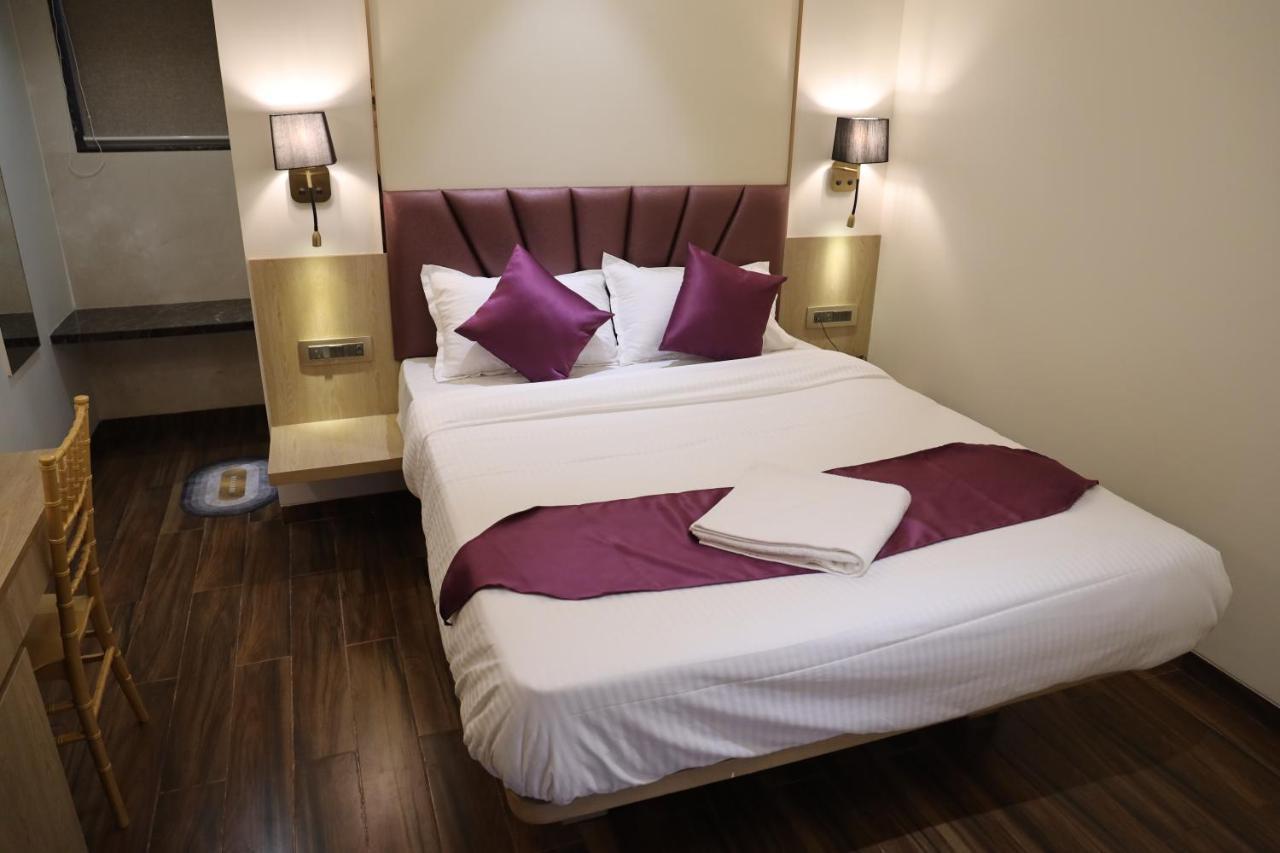 Vishal Hall Hotel Mumbai Ngoại thất bức ảnh