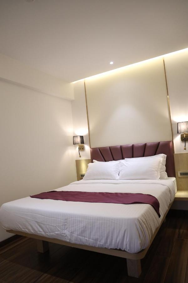 Vishal Hall Hotel Mumbai Ngoại thất bức ảnh