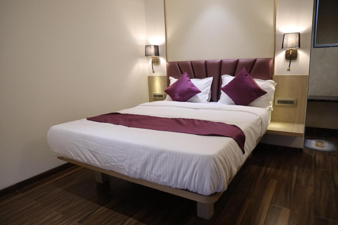 Vishal Hall Hotel Mumbai Ngoại thất bức ảnh