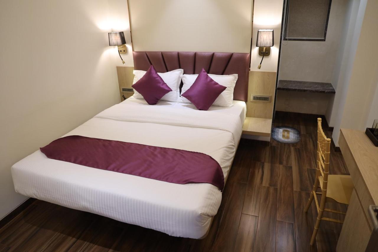 Vishal Hall Hotel Mumbai Ngoại thất bức ảnh