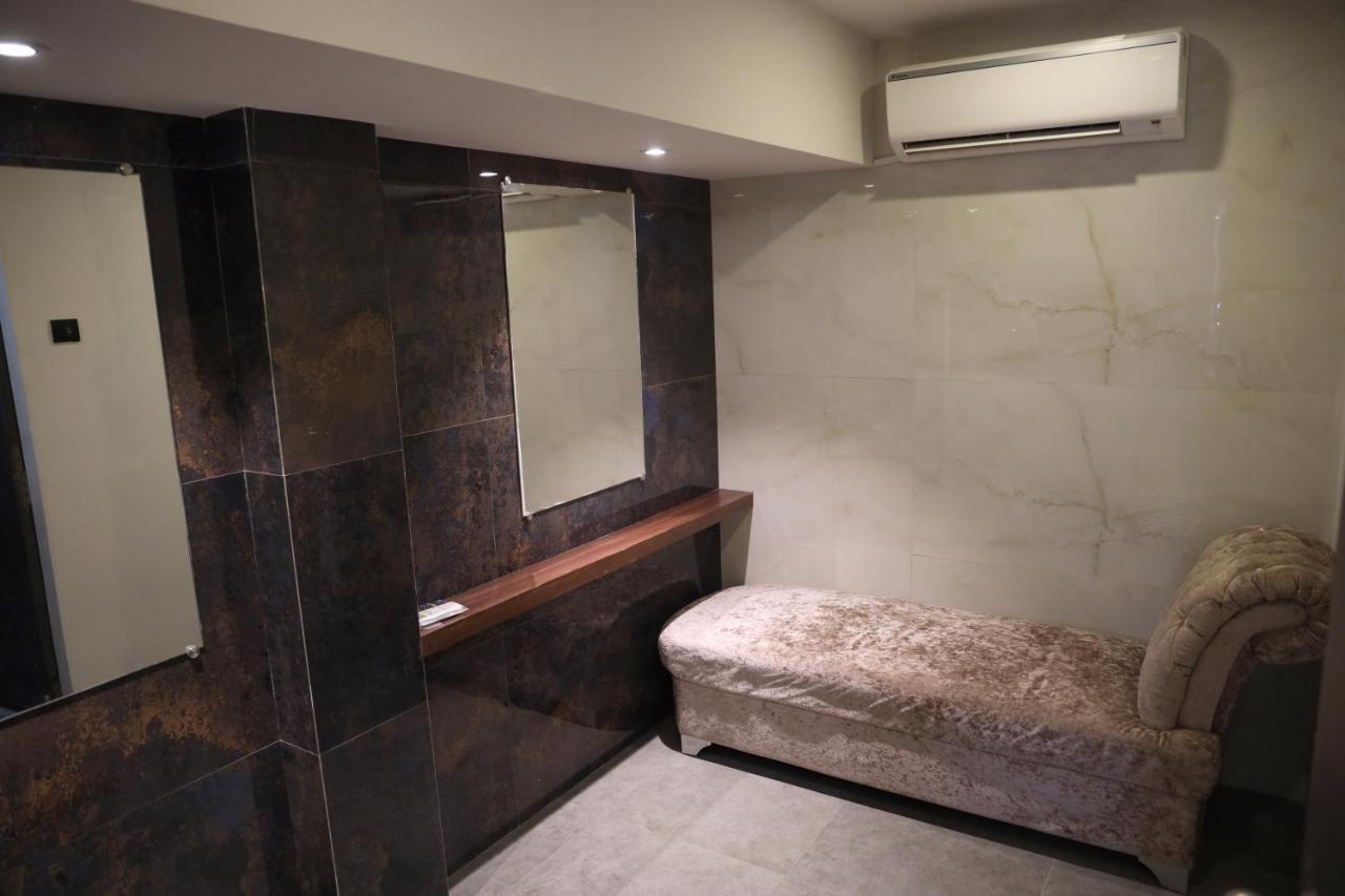 Vishal Hall Hotel Mumbai Ngoại thất bức ảnh