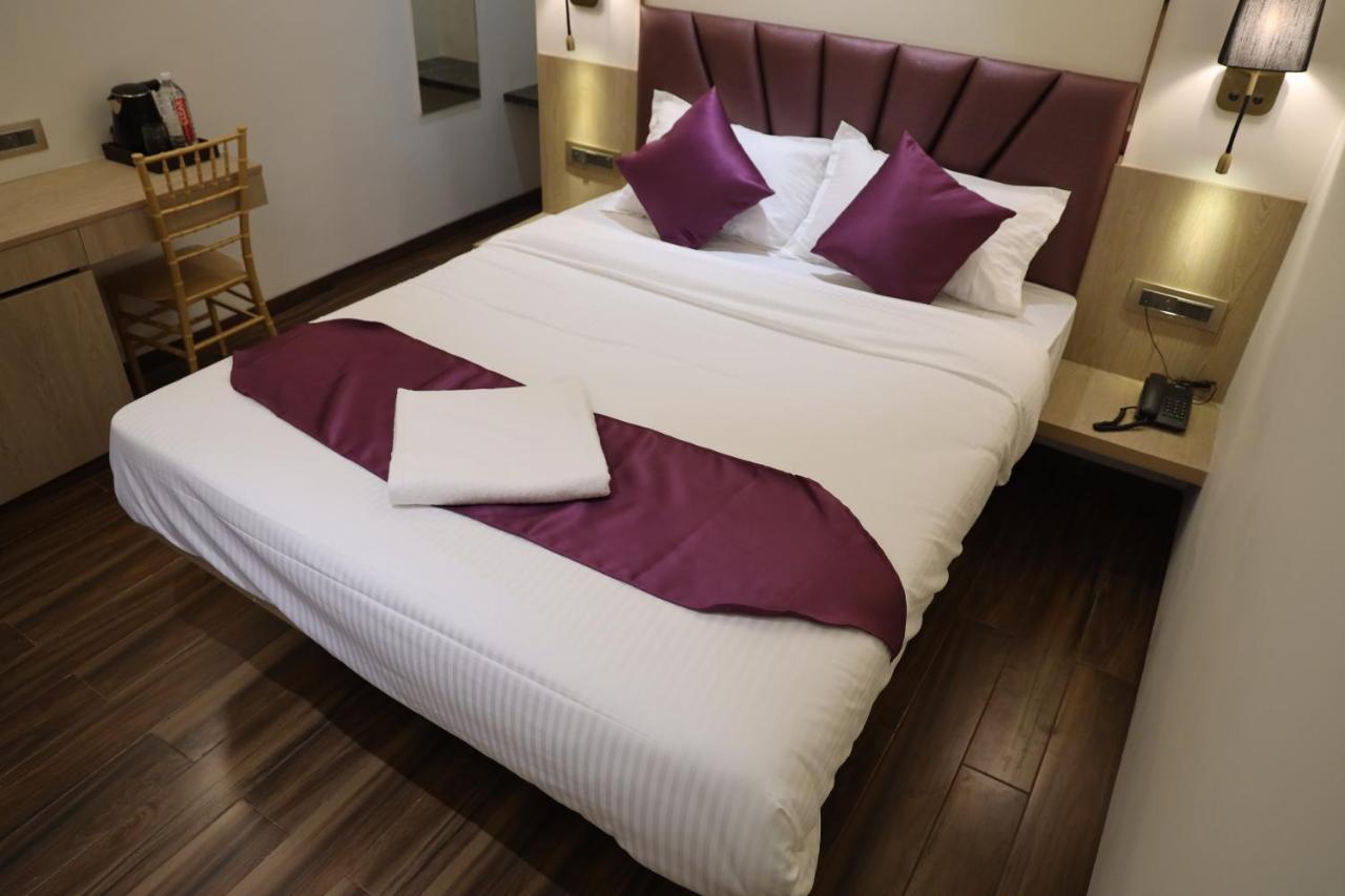 Vishal Hall Hotel Mumbai Ngoại thất bức ảnh