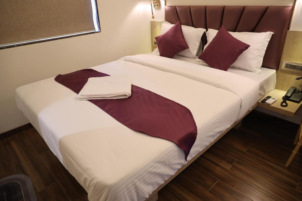 Vishal Hall Hotel Mumbai Ngoại thất bức ảnh