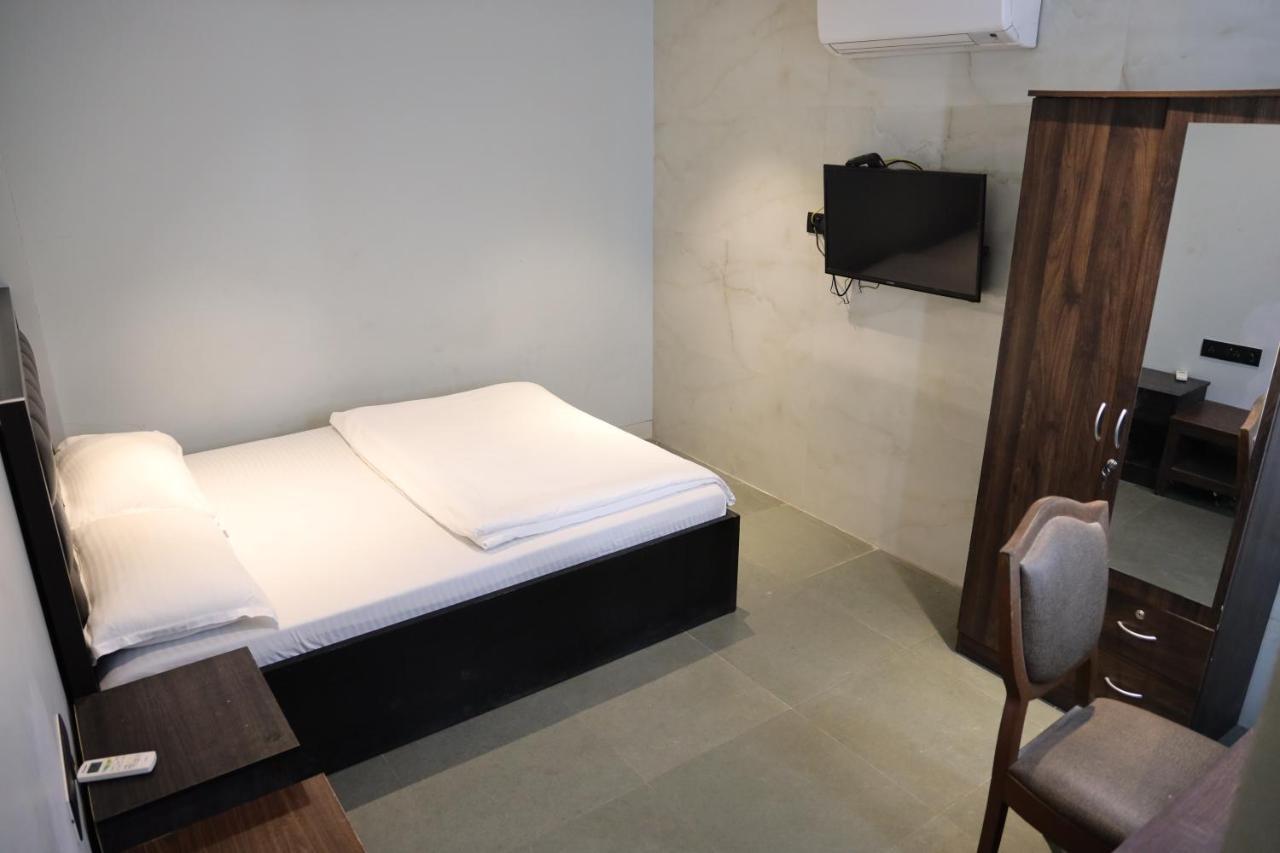 Vishal Hall Hotel Mumbai Ngoại thất bức ảnh