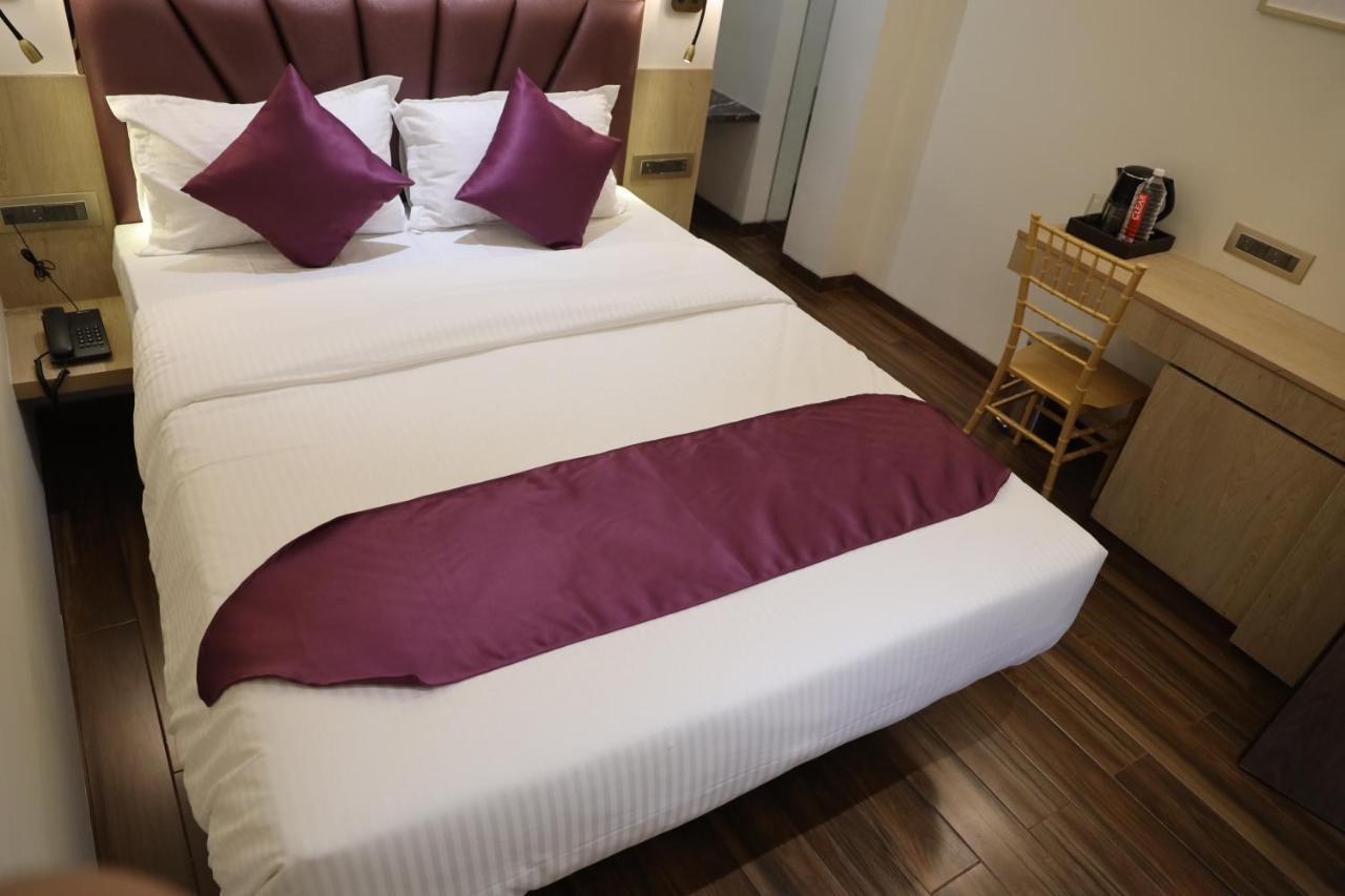 Vishal Hall Hotel Mumbai Ngoại thất bức ảnh