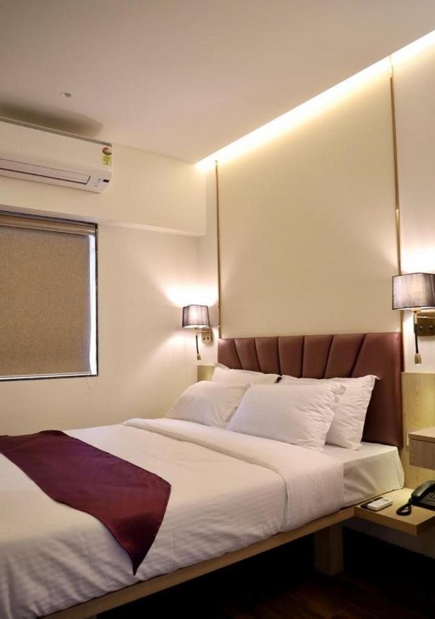 Vishal Hall Hotel Mumbai Ngoại thất bức ảnh